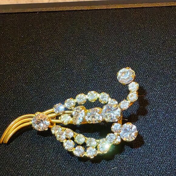 Made in Austria‎ Gold-Tone & Clear Rhinestone Floral Brooch Pin - Picture 13 of 14